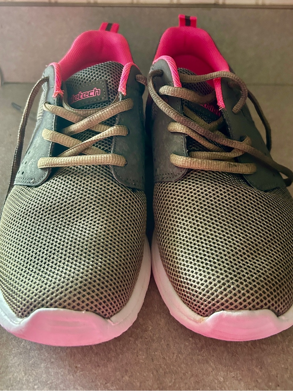 Women’s Athletic Sneakers — Gray/Pink